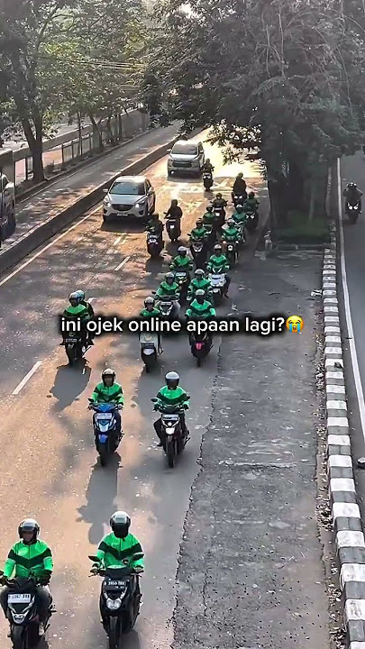 A new online motorcycle taxi (OJOL) has appeared in Jakarta? Autos are distracted all the way. #o...