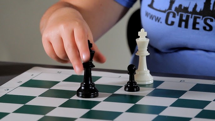 What Is a Smothered Checkmate? - Howcast