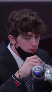 كاميرون هيرن💔 ماتبكيش يممتي وانتي دموعك غاليين 😭😭