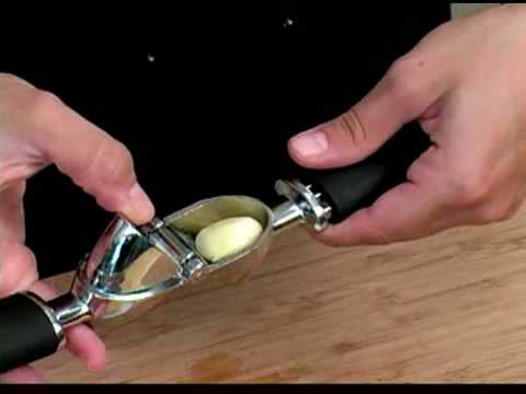 Cooking Tips : How to Press Garlic 