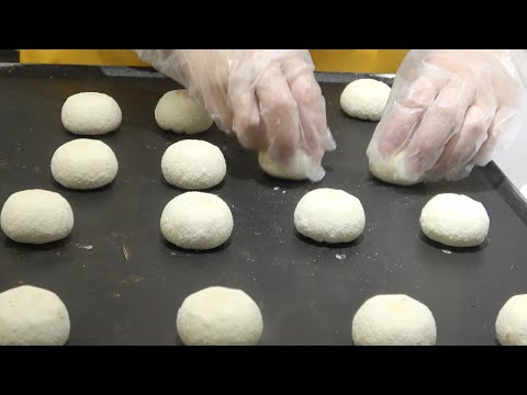 Taiwanese Street Food - beard papa fresf and natural cream puff - Taiwan