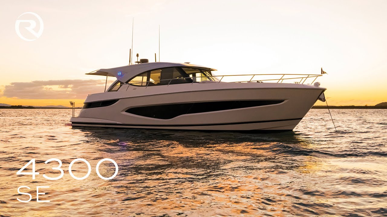 Riviera 4300 Sports Express video