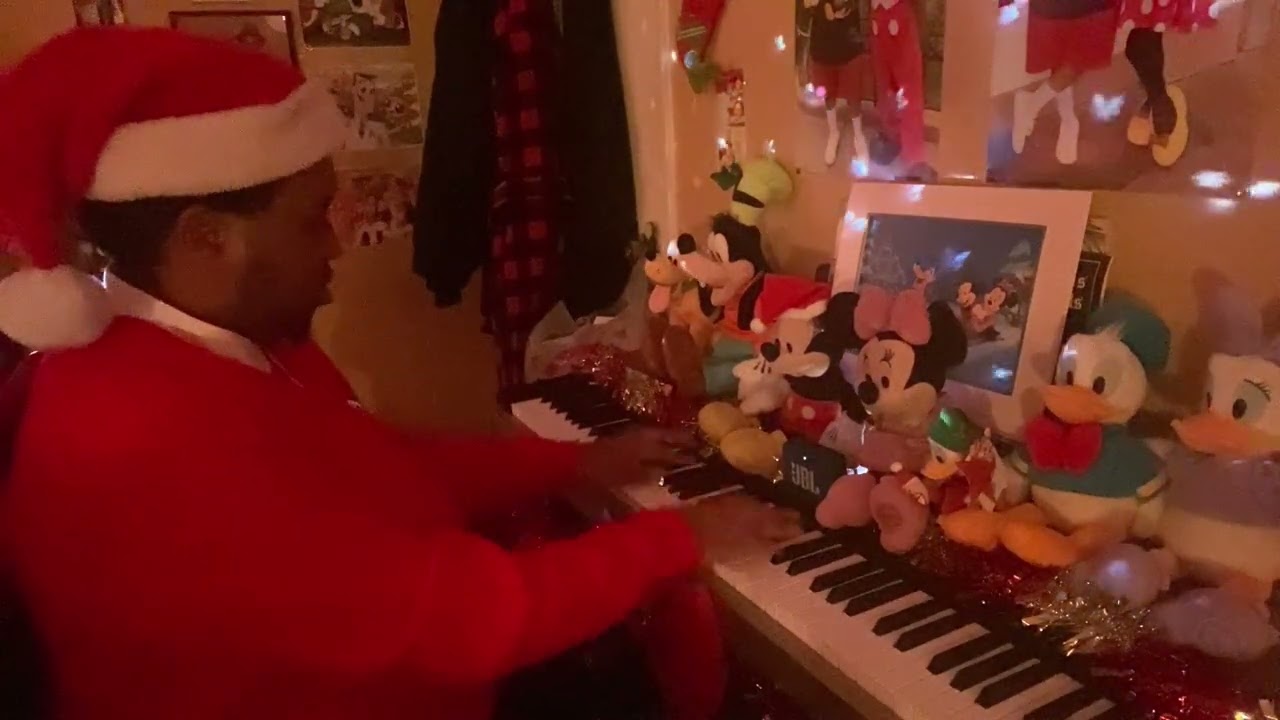 Mickey & Friends - What Makes Christmas Christmas (Piano Cover)