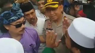 Gus Nuril  pasang badan menjaga Gedung PBNU terkait demonstrasi yang dilancarkan oleh Ormas HTI.