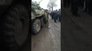 Russian soldier crying while talking with Ukrainians #Ukraine #UkraineRussianWar #UkraineRussia
