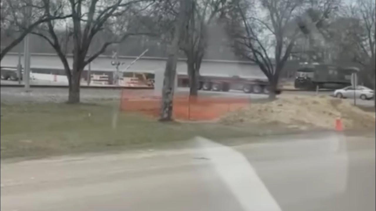 Video shows Norfolk & southern smash through concrete Center beam in TN