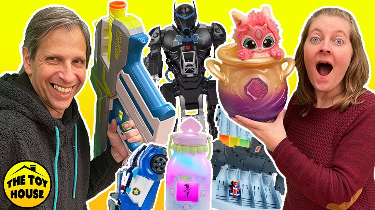 HOT HOLIDAY TOYS OF 2021 PLAY TIME WITH THE TOY HOUSE!