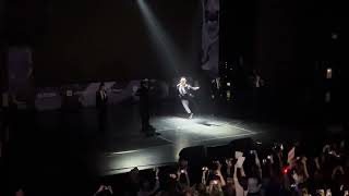 Xin intro Moscow concert