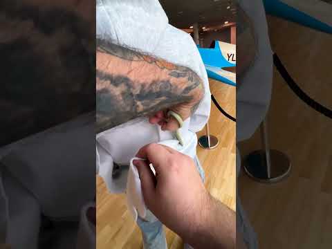 ¡Esta sudadera tiene una mochila oculta! 🎒