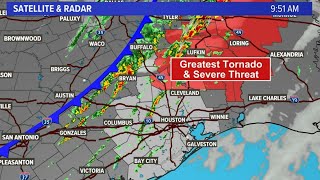 Meteorologist Pat Cavlin is tracking a line of storms moving into the Houston area now