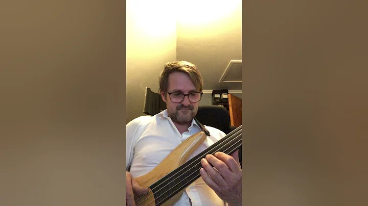 Ole Kelly Kvamme playing an Ibanez fretless melody