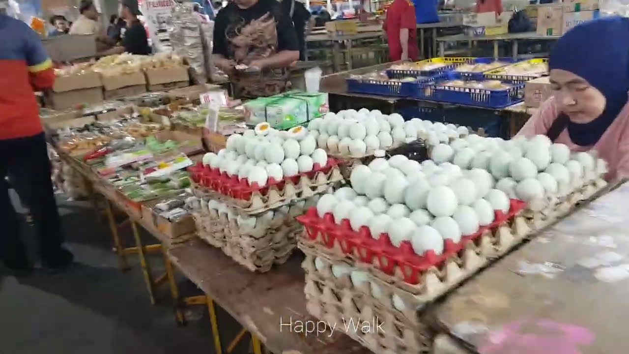 EMPERAN TOKO PASAR SENEN DIPADATI PENGUNJUNG NIKMATI SUASANA 