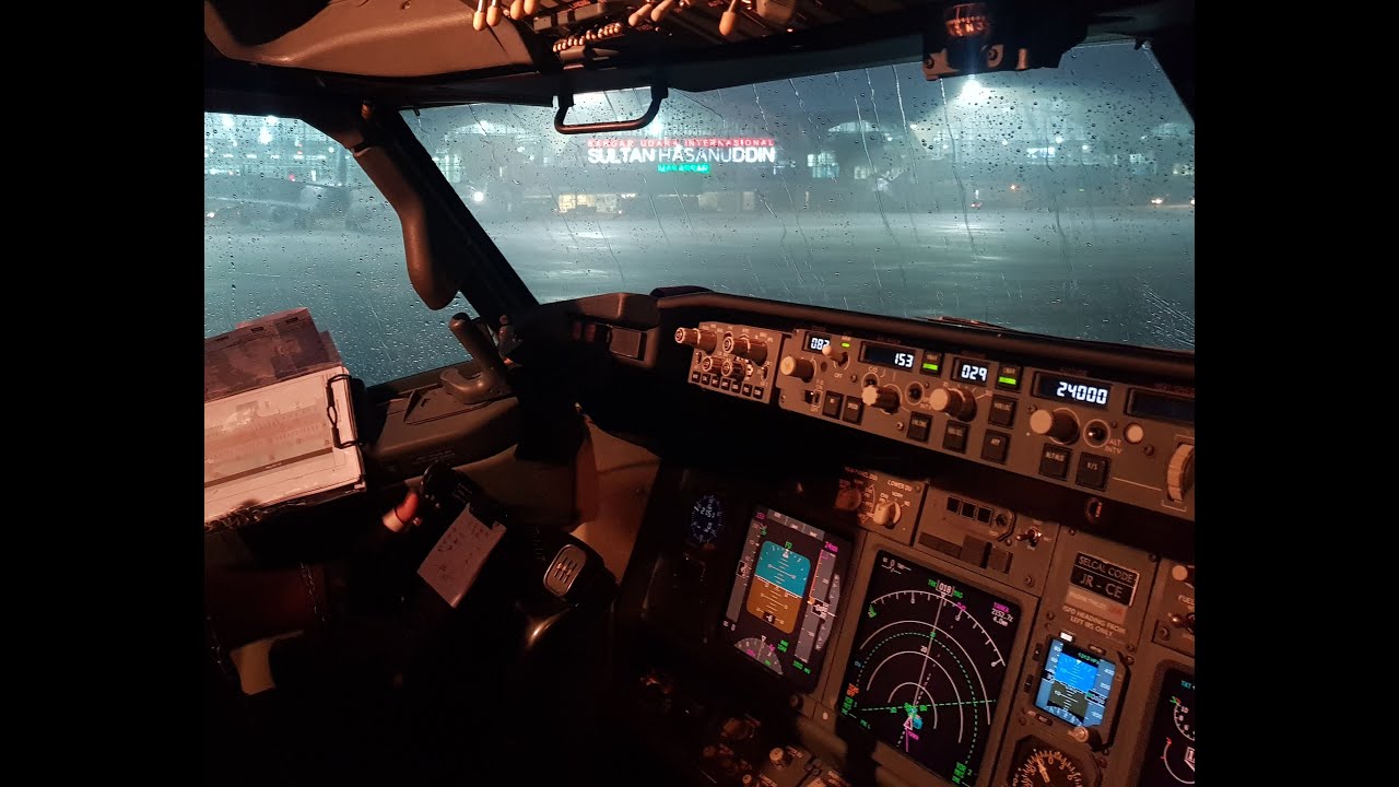 737 Indonesia Full Flight | Makassar - Biak Papua | Heavy Rain on Departure