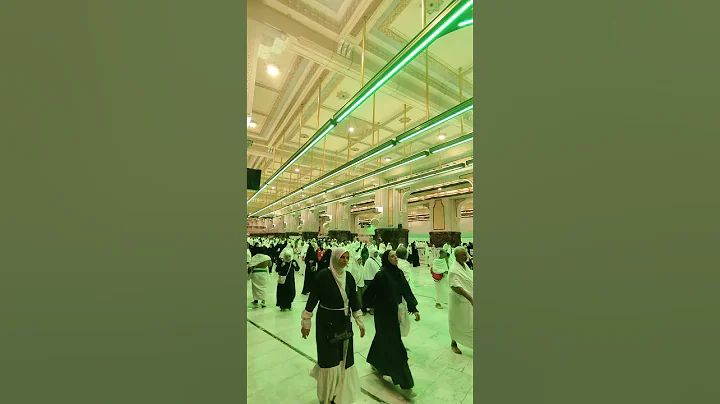 🕋💜 Introducing the "VitaWear SmartBand," a next-generation wearable gadget