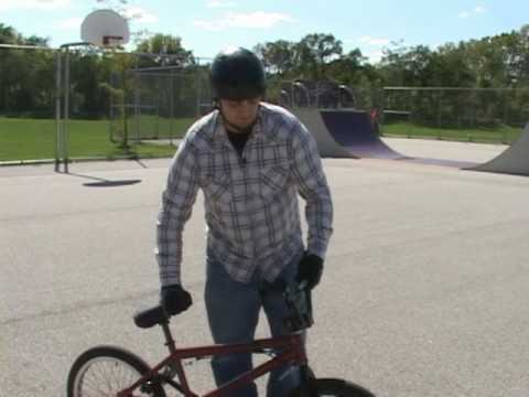 Trucos y saltos en bicicleta BMX : Cómo hacer un salto de conejo