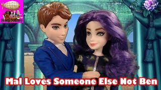 Mal Loves Someone Else Not Ben - Episode 37 Disney Descendants Friendship Story Play Series