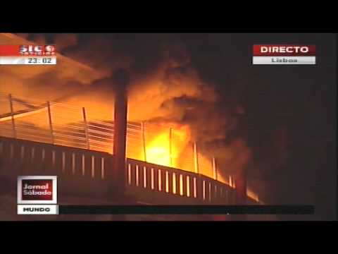 Adeptos do Sporting incendeiam cadeiras do estádio da Luz