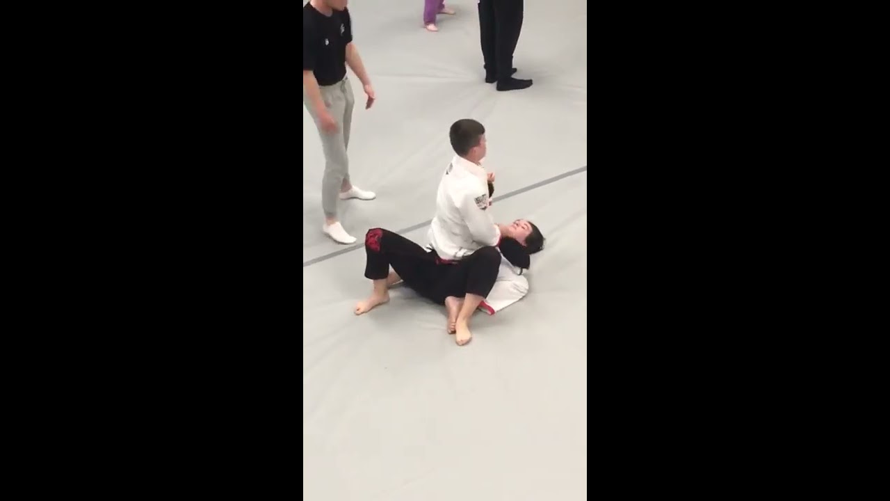 Girl fights boy in BJJ YouTube