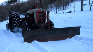 I Installed A Hydraulic Snow Plow On The Old Tractor!