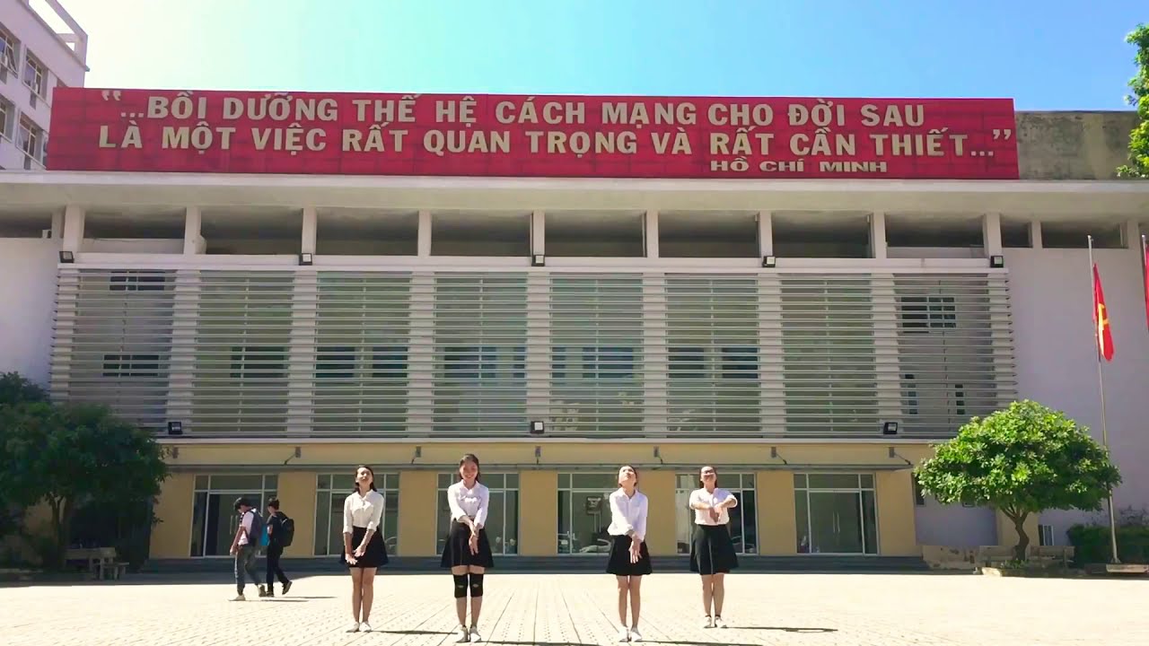 Múa tập thể thiếu nhi “Nụ cười” - Sinh viên Học viện Thanh thiếu niên Việt Nam- nhóm 1 thực hiện