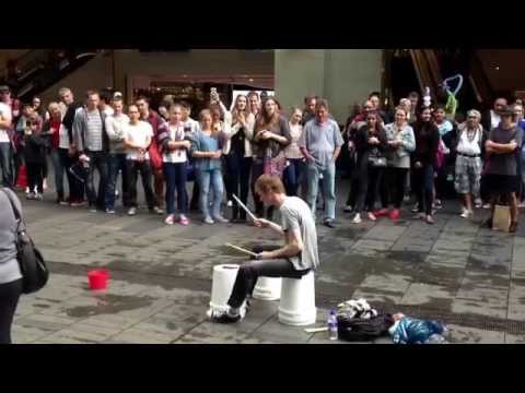 Amazing street drummer [HD]