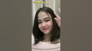 Satu Momen di Live Cewek Cantik Ini Bikin Semua Melongo!