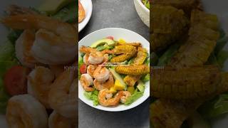Рецепт кукурузных ребрышек, креветок и салата с манго