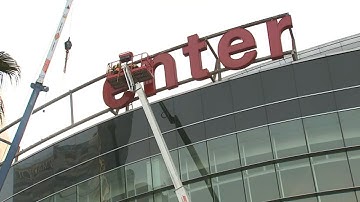 Crews spotted at Staples Center taking down signage ahead of Crypto.com Arena rebranding l ABC7