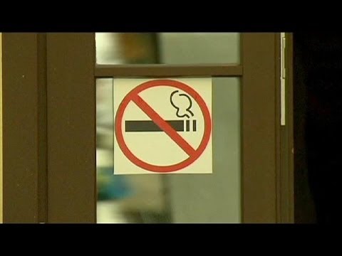 Βίντεο: Θα απαγορευτεί το κάπνισμα σε δημόσιους χώρους στη Ρωσία
