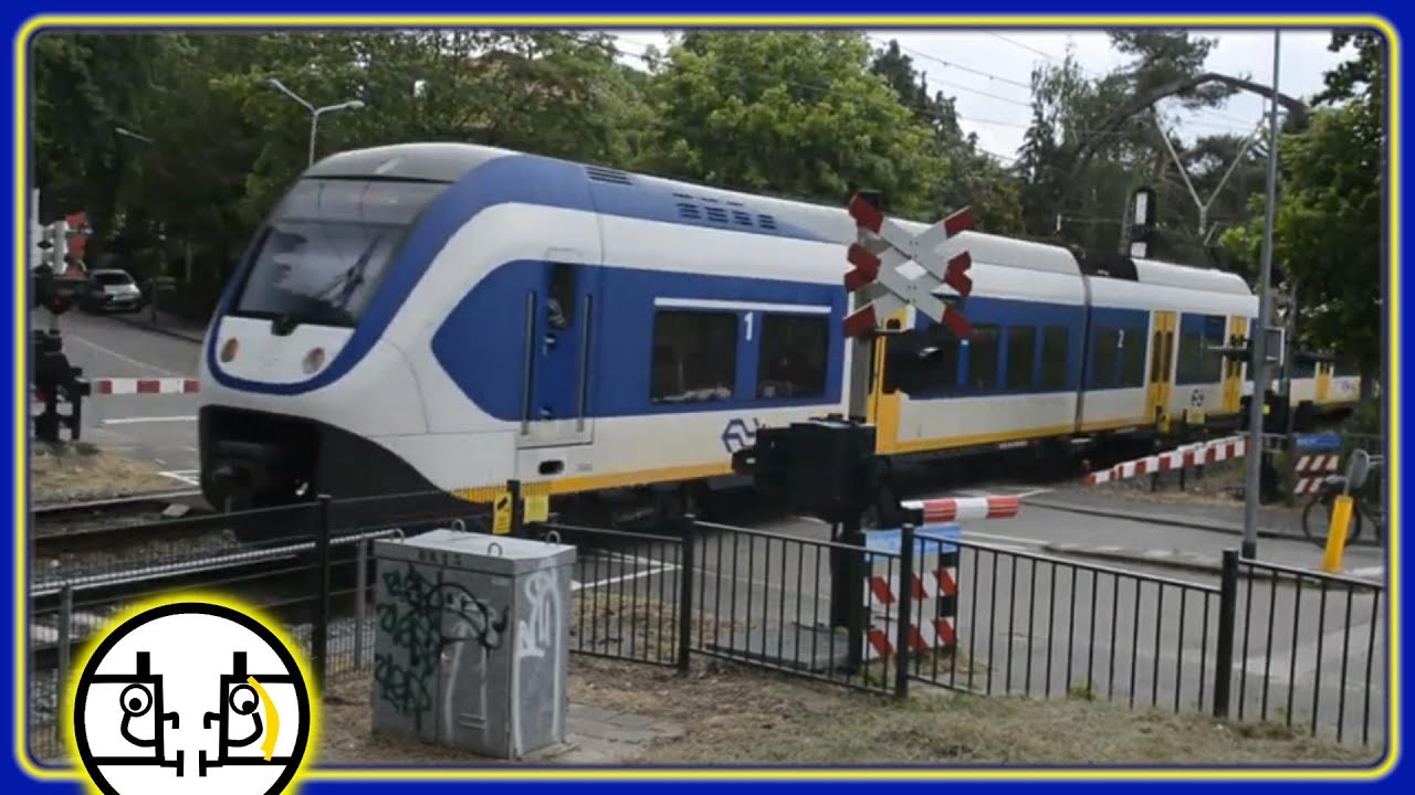 Spoorwegovergang Oude Amersfoortseweg Hilversum YouTube Spoorwegovergang Oude Amersfoortseweg Hilversum YouTube