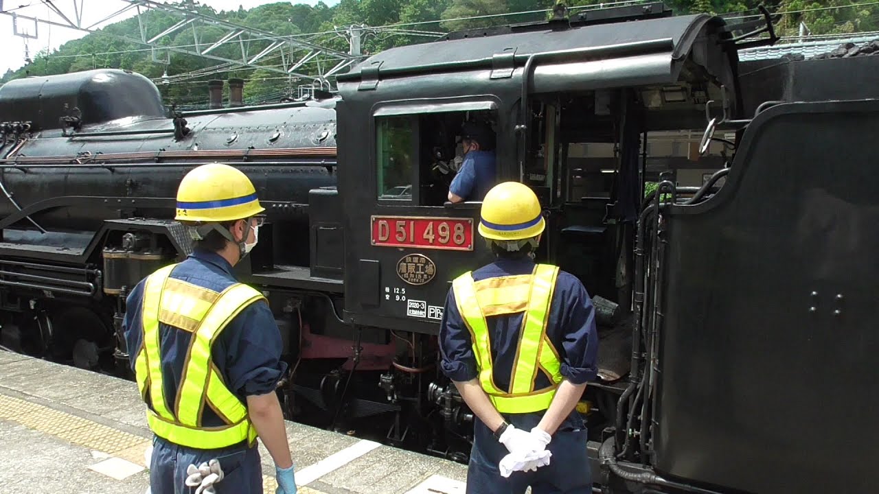 2021年6月6日　 快速｢SL・ELぐんま よこかわ｣横川駅到着後から発車まで　蒸気機関車の点検･整備　 電気機関車EF64 1001＋旧型客車 6両＋蒸気機関車 D51 498　JR信越線 横川駅