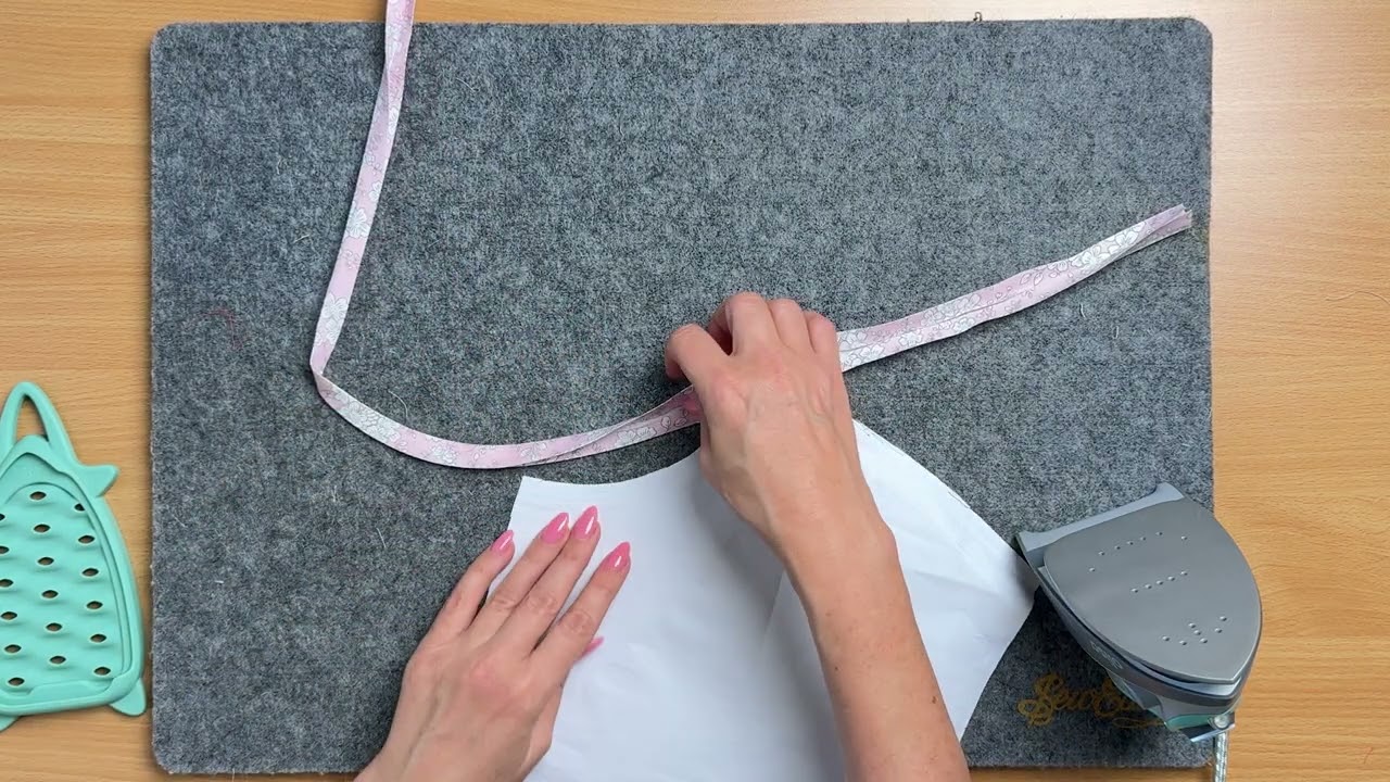 Hoodless Lexi Neckline Binding Tip.