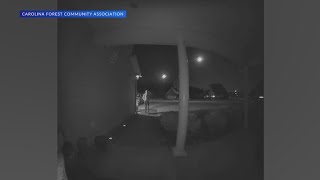 Jacksonville man arrested after allegedly wielding two large knives in neighborhood
