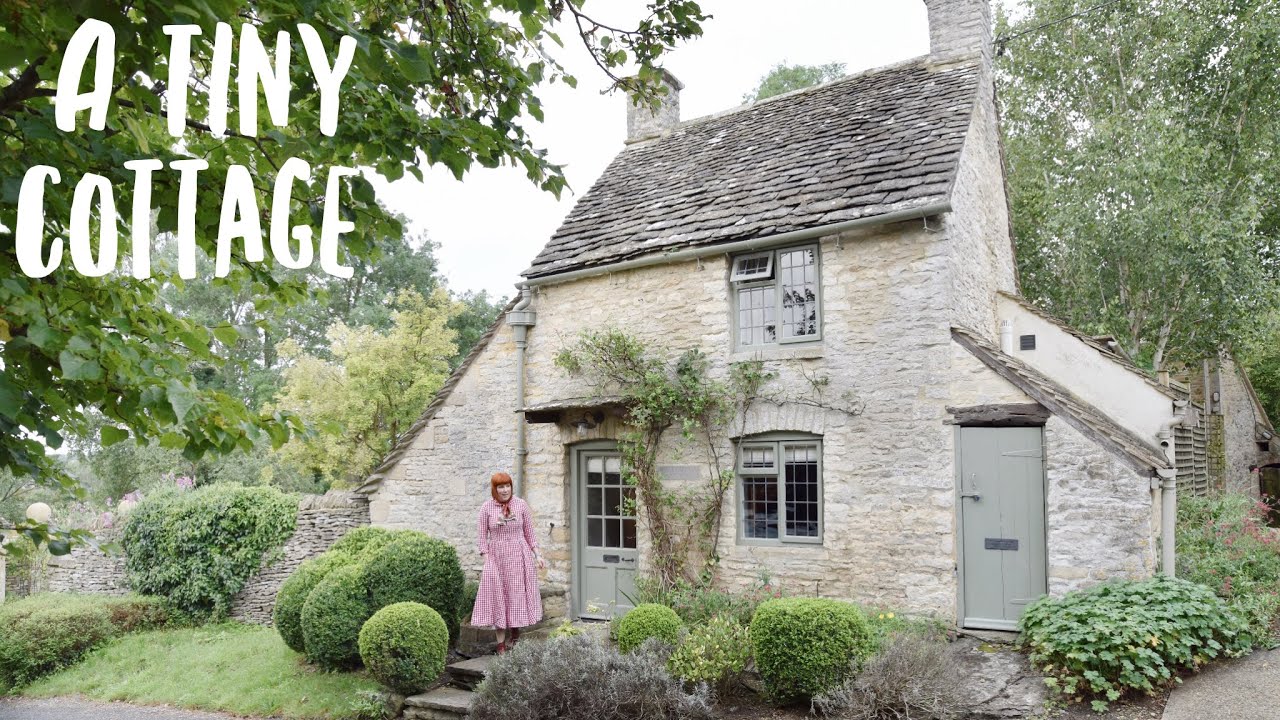 The COSY MAGIC OF A TINY ENGLISH COTTAGE 