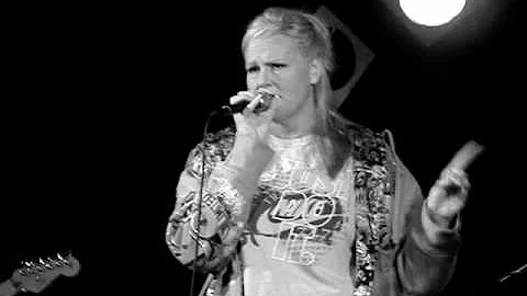 Kelli Mitchell Live at The Yale Sunday Jam.wmv