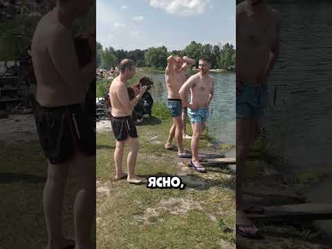 Пёсик устроил драму на берегу, но всё оказалось не так просто #shorts