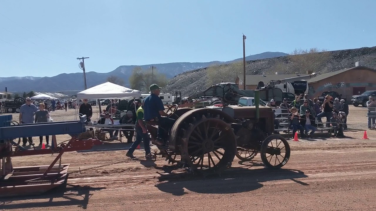 Dennis Weckerly pulls with 1930 John Deere at the 2019 Arizona Flywheelers Show