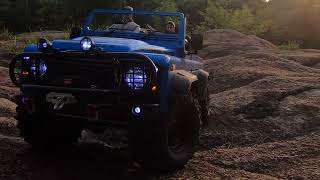 Land Rover Defender D110 (NO.030) Rock-crawling [2025049]