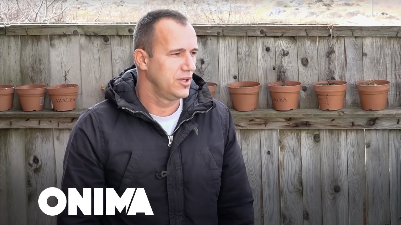 “Ni punë me ma gjet dikush”18 anëtarë në familje jetojnë vetëm në një sallon - Babai i 14 fëmijëve!