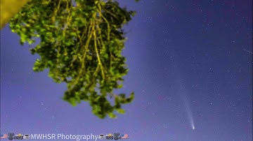 Sunset reveals a bright and beautiful comet C/2023 A3 (Tsuchinshan–ATLAS) setting in the west.