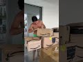 Luì ha ordinato troppi pacchi!!