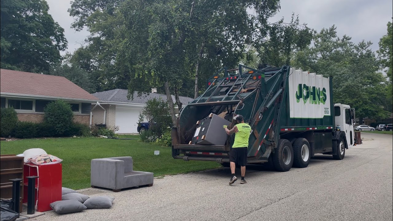 John’s Disposal CCC Leach 2RII Rear Loader Garbage Truck Packing Flood Cleanup Bulk