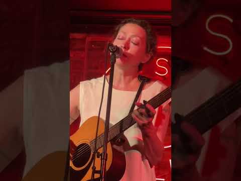 Simone White -