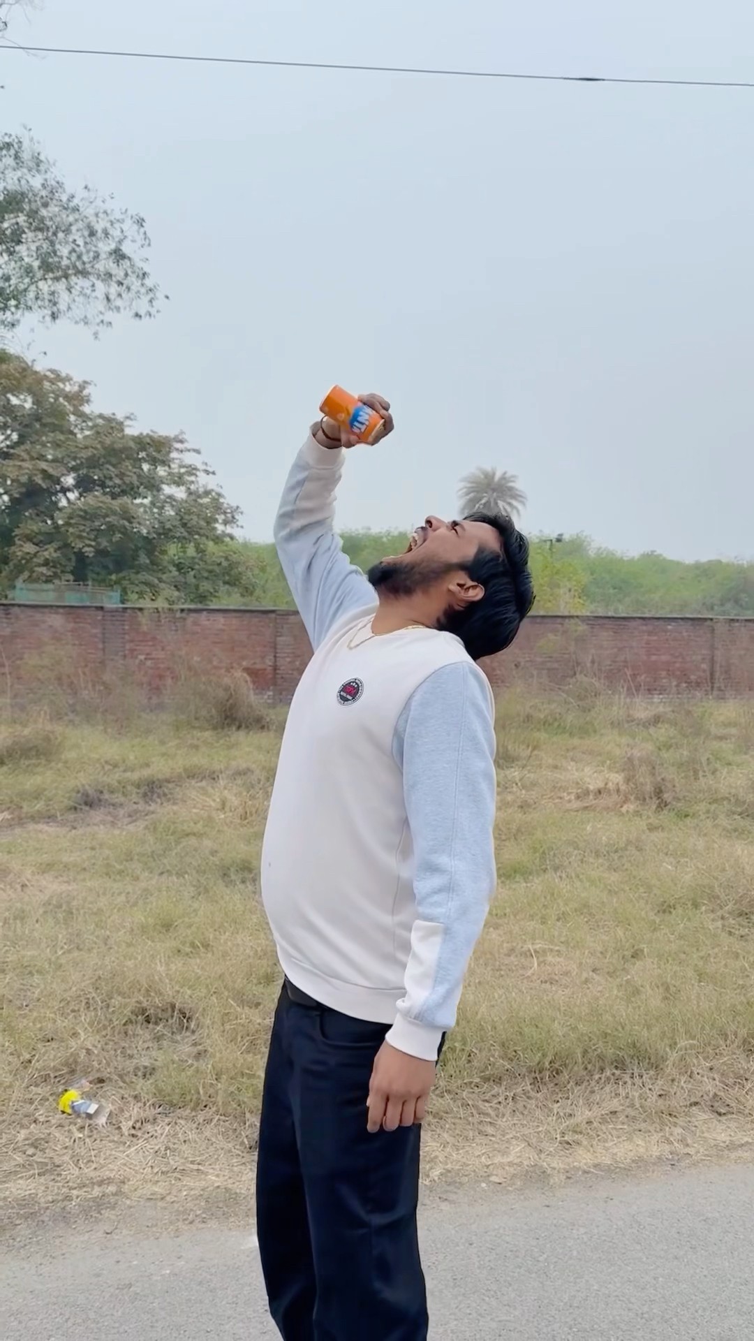Cold Drink can ke andar kon gush gaya #adam #comedy #youtubeshorts #shorts #shortsfeed