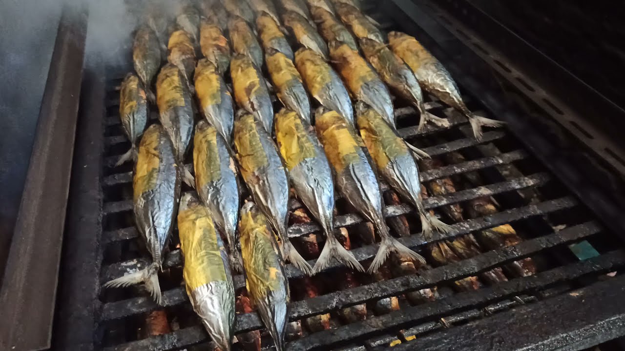 Proses Manggang Ikan Layang Asap