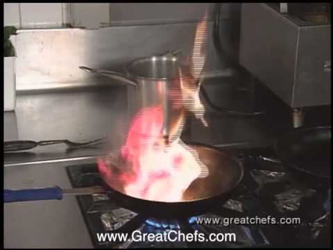 Video: Veal Escalopes Na Mozzarella Na Bacon