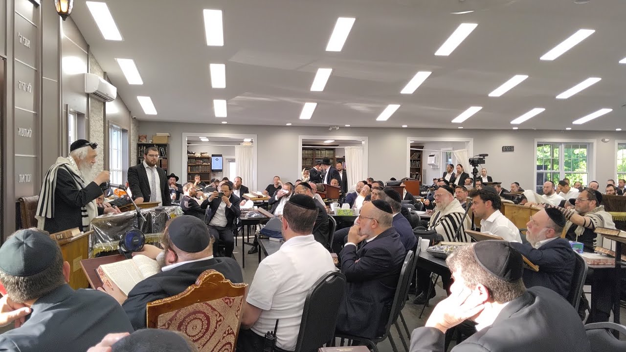 Rav Tzvi Kushulefsky at Kollel Ohr Shmuel in Lutzk