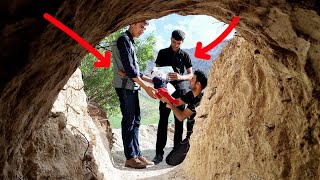 Return of the police: The man and the police came to Ali in the mountains to identify the baby