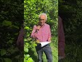 C'è una differenza sottile tra il piacere di vedere un fiore e la gioia di raccogliere un frutto