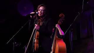 Celebrity 2023 10 22 Amanda Shires - Empty Cups Wealth